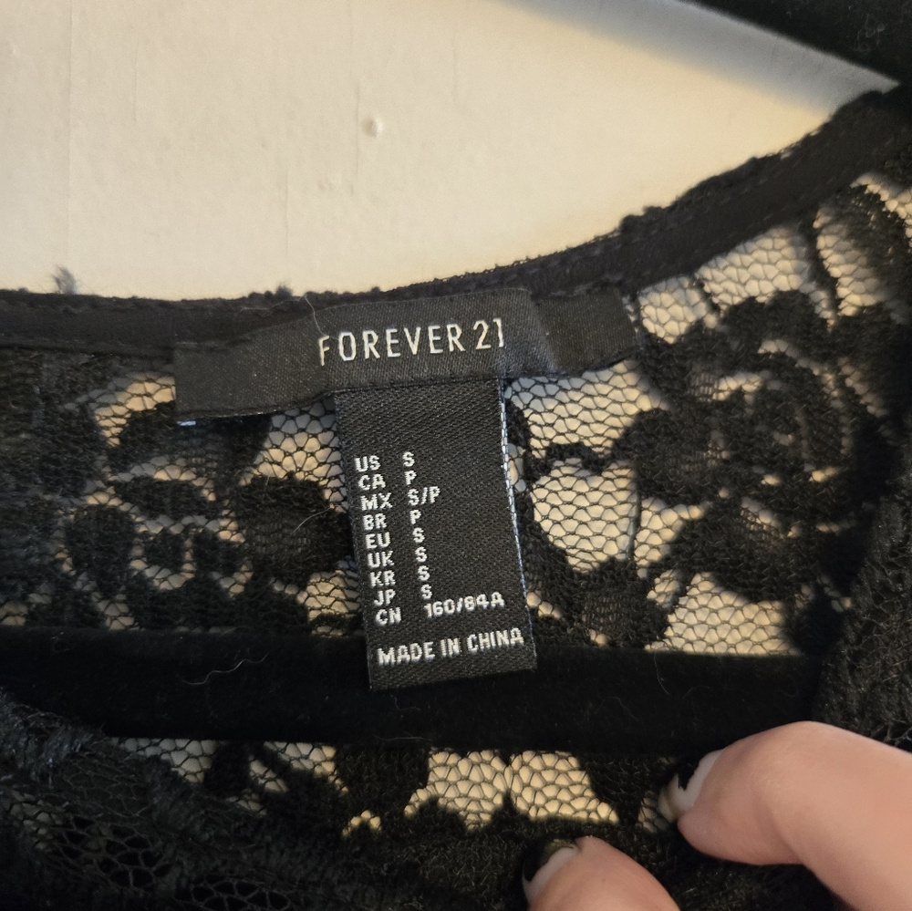 Bell sleeved black lace top - Picture 3 of 4